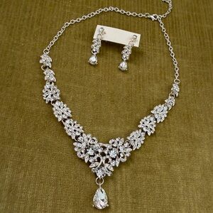 Elegant Silver Floral Necklace and Earring Set
